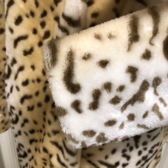 NWOT - Super Soft Blonde Leopard Print Coat - Picture 16 of 16